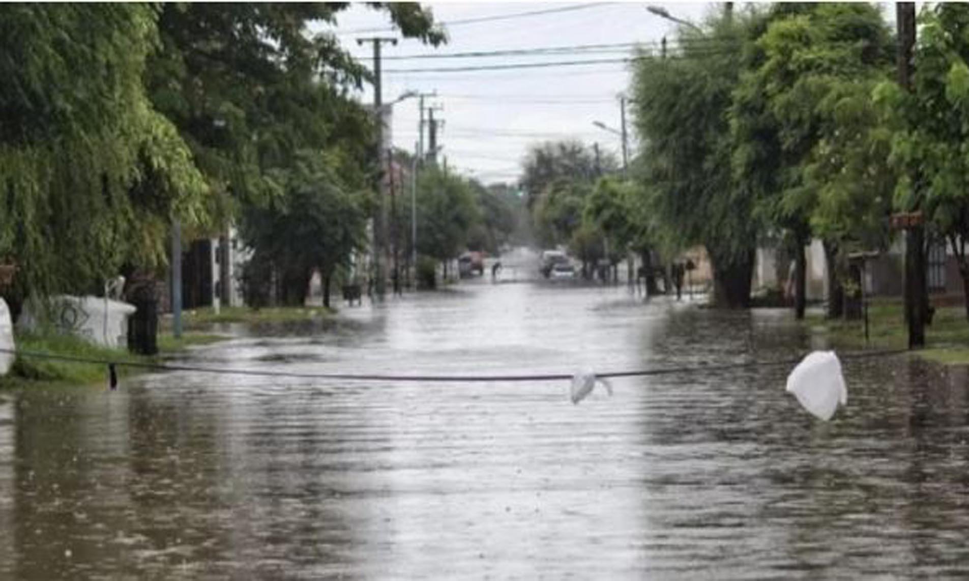 Inundados y evacuados en Mar del Plata