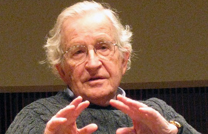Cine debate con Noam Chomsky