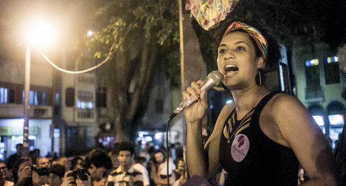 Asesinan a concejala de Brasil opositora a Temer