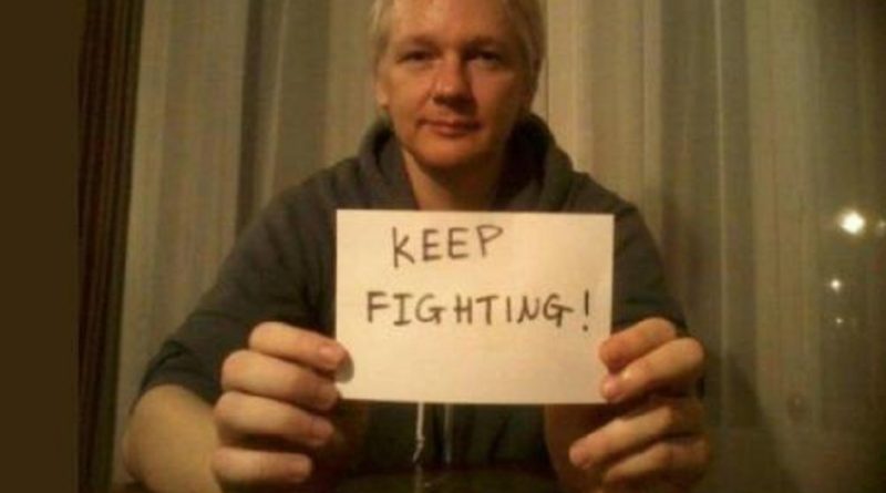 Intelectuales de todo el mundo juntan firmas por Julian Assange