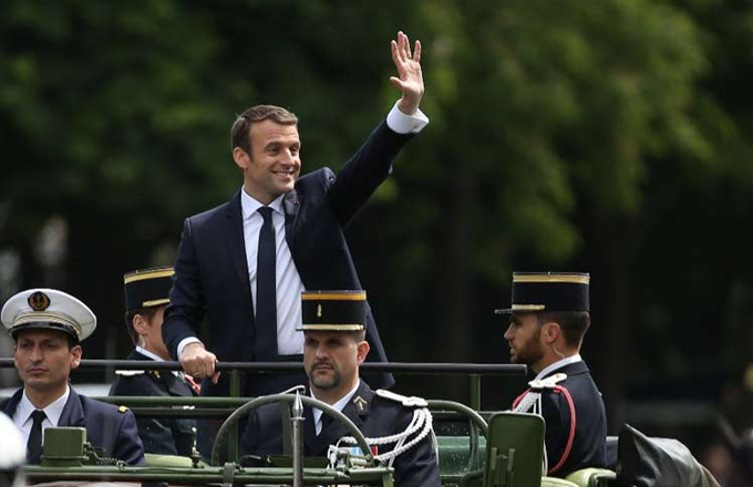 Macron realiza acto en Arco de Triunfo