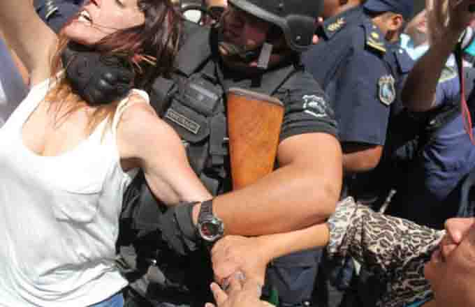 La Policía de Gerardo Morales golpea a legisladores