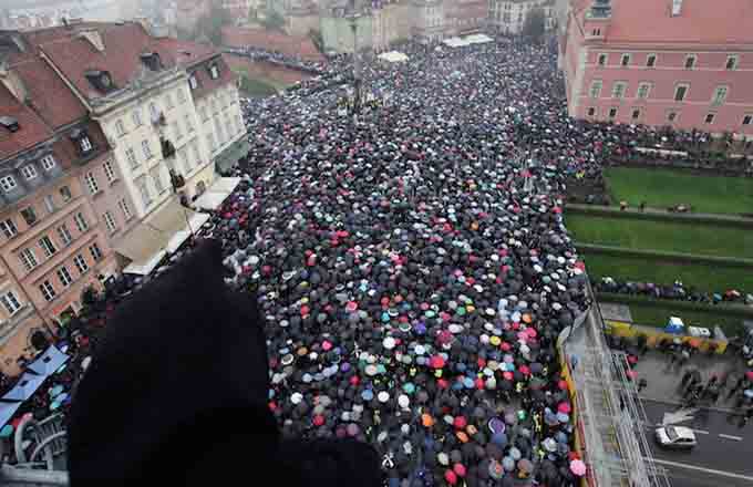 Masivas movilizaciones en Polonia