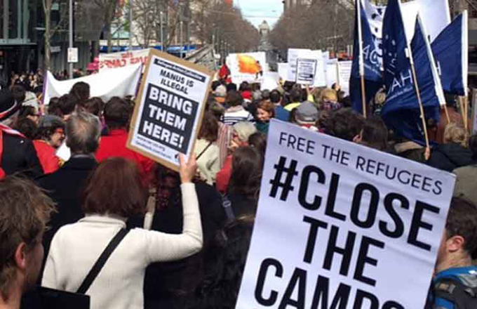 Australianos piden cierre de campos de refugiados