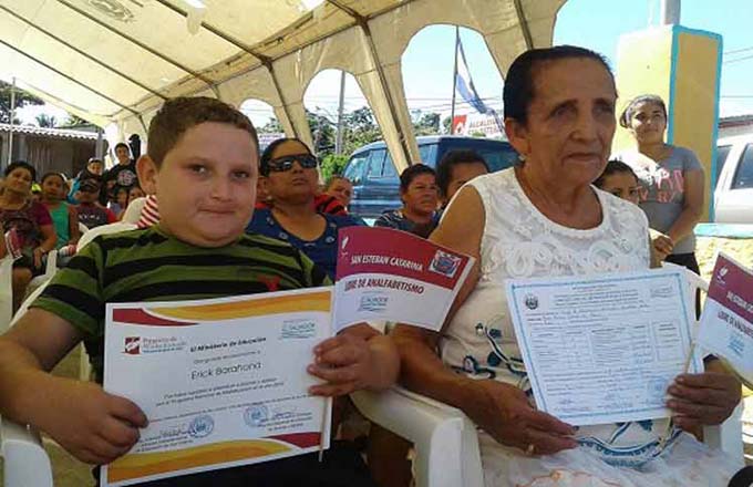Municipio salvadoreño libre de analfabetismo