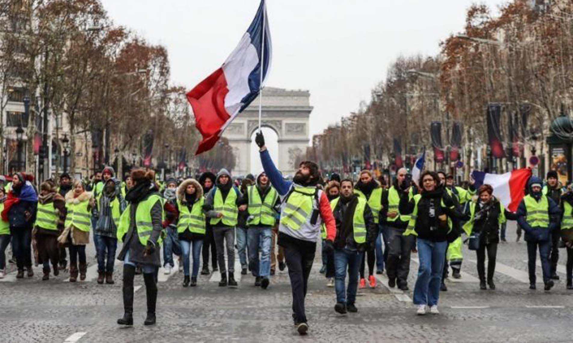 Más de 40 “chalecos amarillos” detenidos en París