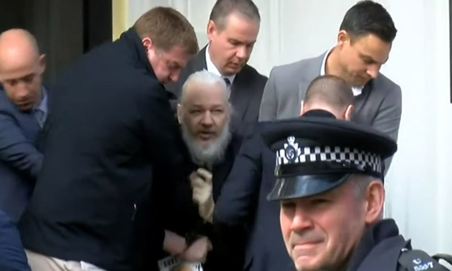 Ecuador entregó a la policía británica al fundador de Wikileaks