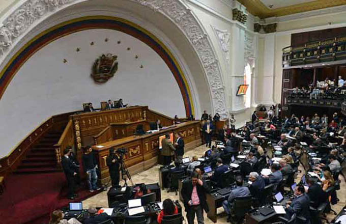 Parlamento venezolano sigue en desacato