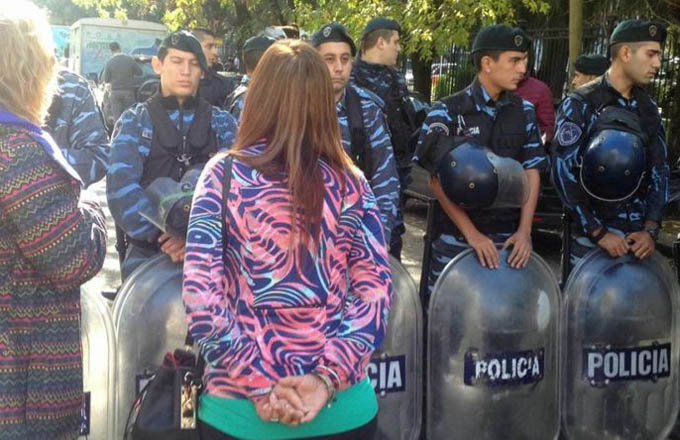 Vidal ordenó que la Policía impida a docentes reclamar